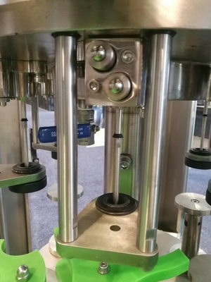 Sus 304 die Industrieel Bottelend Materiaal Monoblock en het Afdekken Machine vullen
