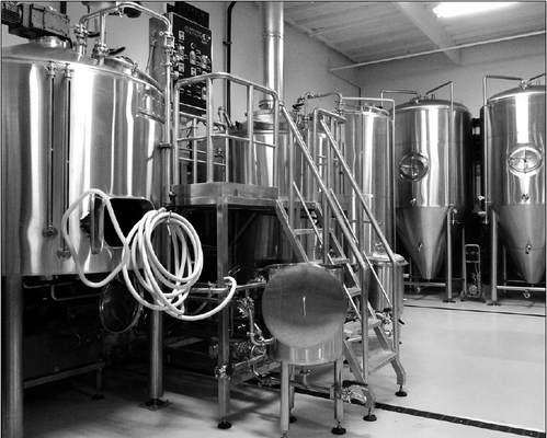 Het semi Auto Heldere het Roestvrije staal van de Biertank De Stoom van het Bierbrouwensysteem Verwarmen