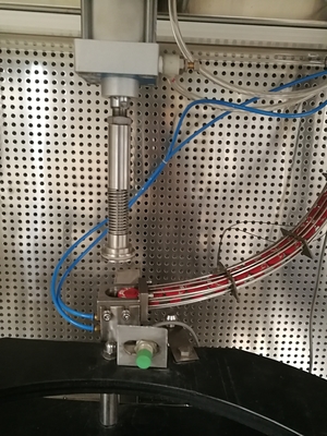 Twee in Één Aseptische Glas Flessenvullen en het Afdekken Machine voor 5L-Bierblikken